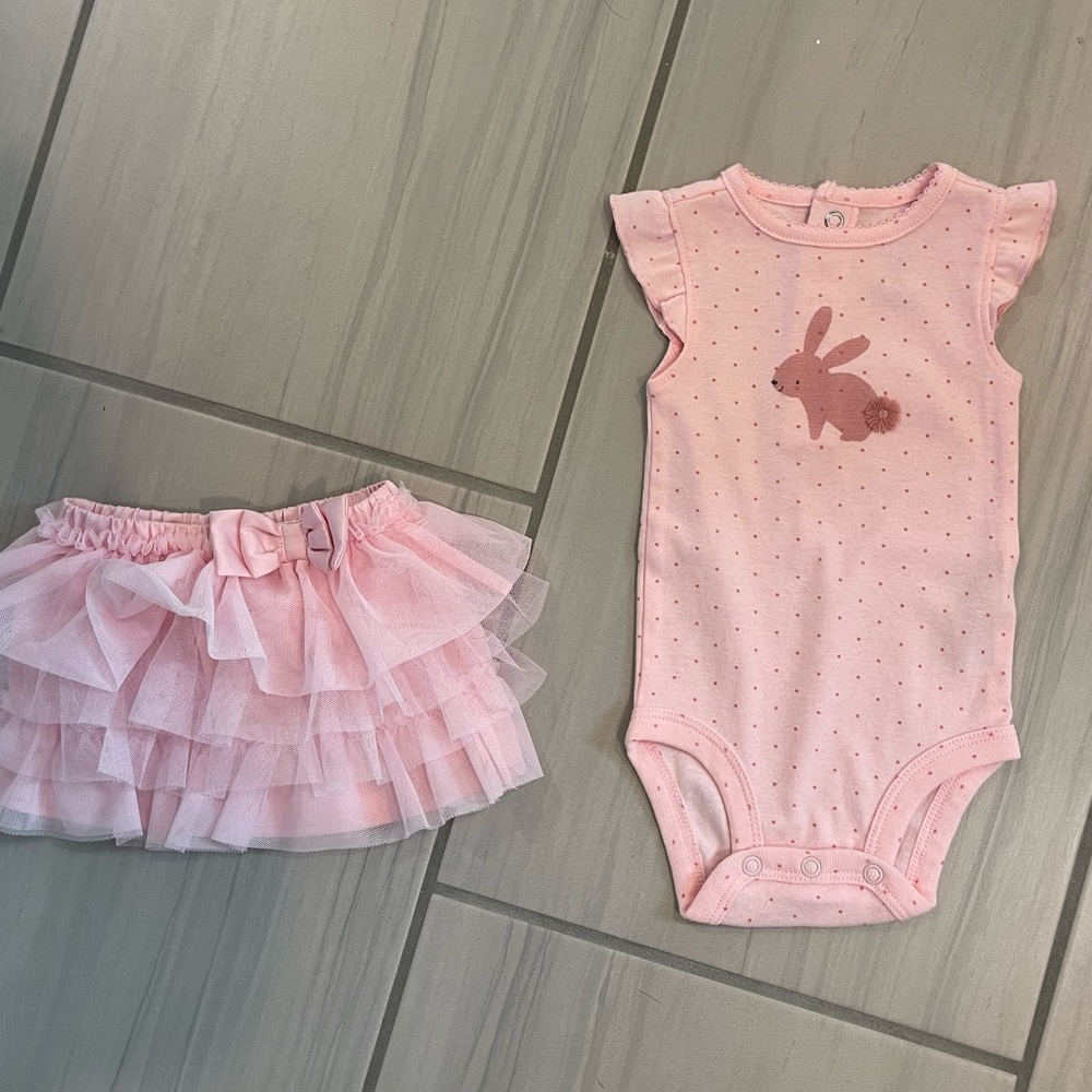 Cute Easter/bunny outfit for baby. Comes with sweet baby tutu 🩰 💕